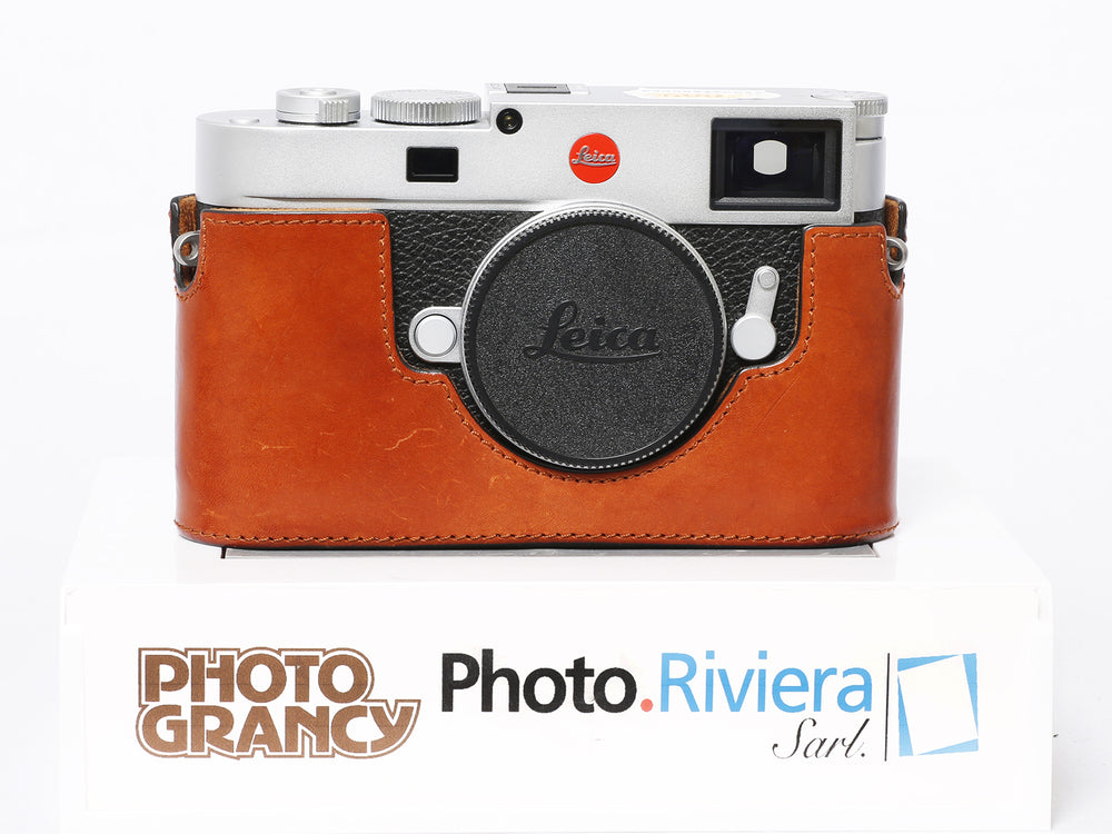 Occasion Leica M11 with half-leather case