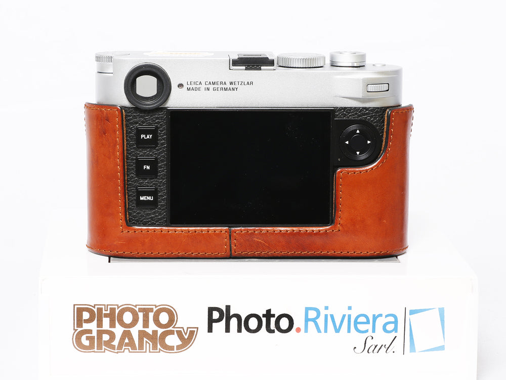 Occasion Leica M11 with half-leather case