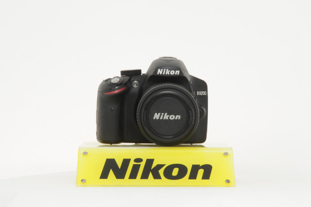 Occasion Nikon D3200 (1'600 déclenchements) + Nikon AF-S 18-55mm f3.5-5.6 G VR DX