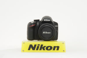 Occasion Nikon D3200 (1'600 déclenchements) + Nikon AF-S 18-55mm f3.5-5.6 G VR DX
