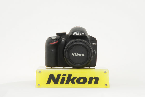 Occasion Nikon D3200 (1'600 déclenchements) + Nikon AF-S 18-55mm f3.5-5.6 G VR DX